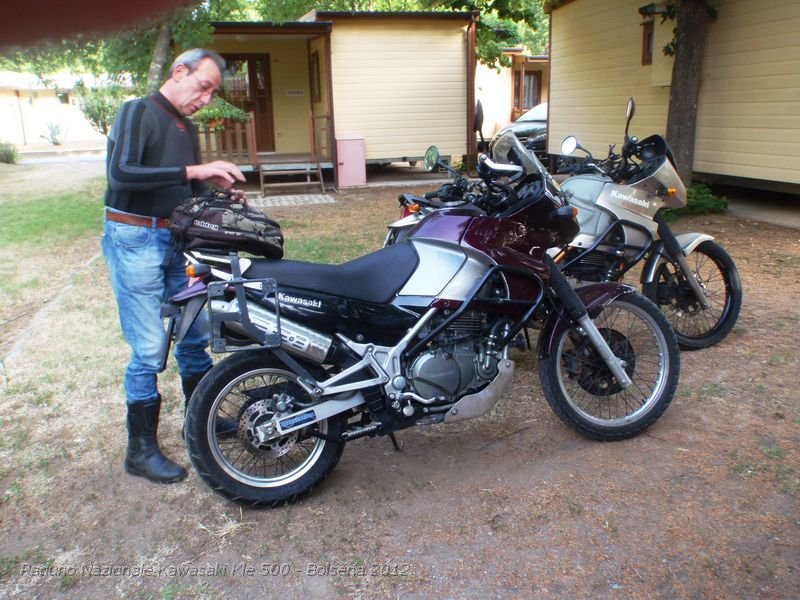 P6300273.JPG - Pian pianino si preparano le Moto per la partenza del Tour, qua vedete il grande Orpeste che prepara la sua Pestiferosa..