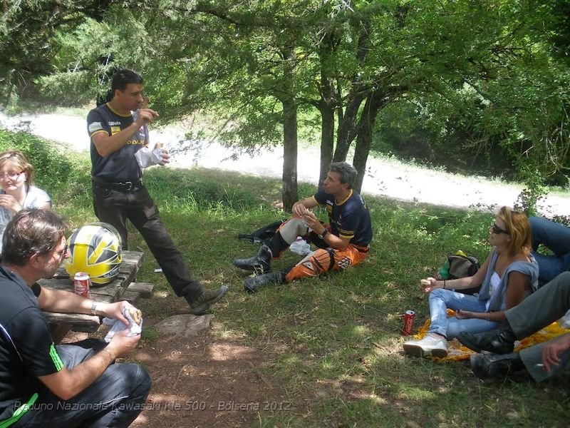 P6300382.JPG - Una volta presi i Panini nel Paese di Montevitozzo si pranza nel Laghetto di Fonte Grande...poco distante dalla Roccaccia..