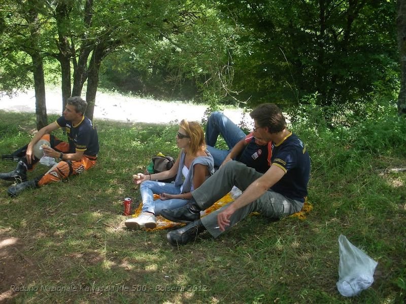 P6300383.JPG - Una volta presi i Panini nel Paese di Montevitozzo si pranza nel Laghetto di Fonte Grande...poco distante dalla Roccaccia..