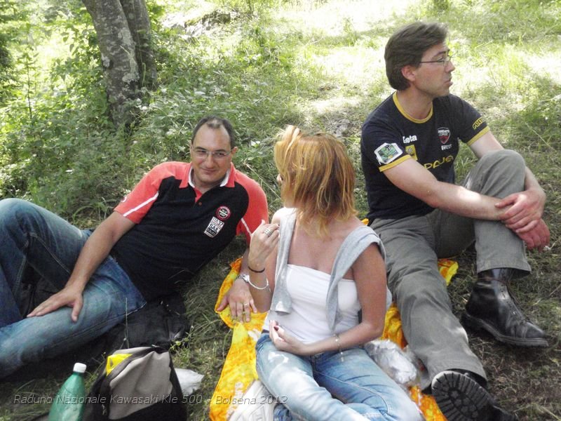 P6300384.JPG - Una volta presi i Panini nel Paese di Montevitozzo si pranza nel Laghetto di Fonte Grande...poco distante dalla Roccaccia..