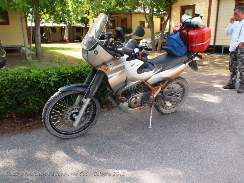 P7010555.JPG - Anche Tiziano prepara la moto...