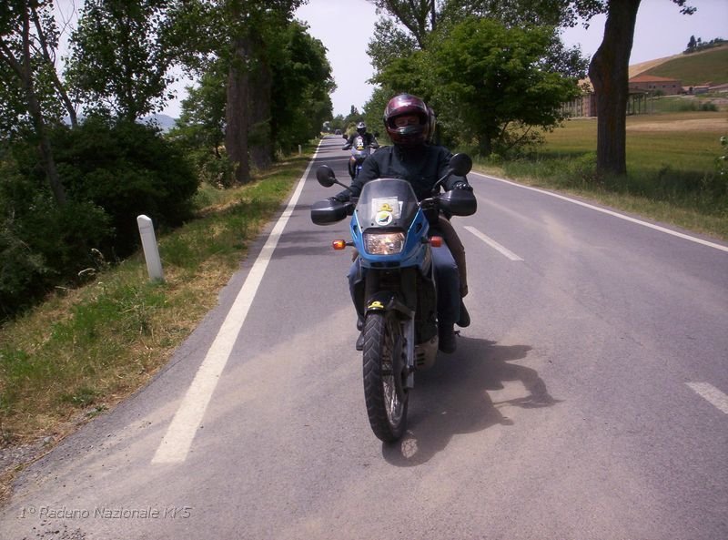 102.JPG - La strada parte da Pienza ed arriva a Radicofani